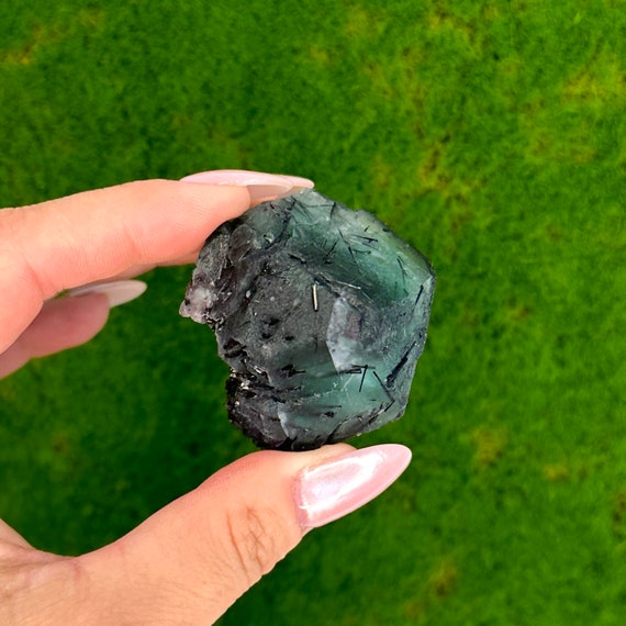 ナミビア、エロンゴ産のブラックトルマリン入りフローライト - Etsy 日本