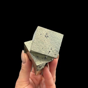 Peruanischer Pyrit - eingearbeitete kubische Formation mit Galenit aus der Huanzala Mine