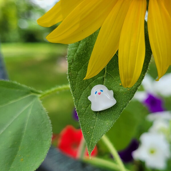 Set of  3 Dainty yet Charming Halloween GHOST Magnetic plant safe pins. Great for your smaller Leafy plants!  Plant magnets