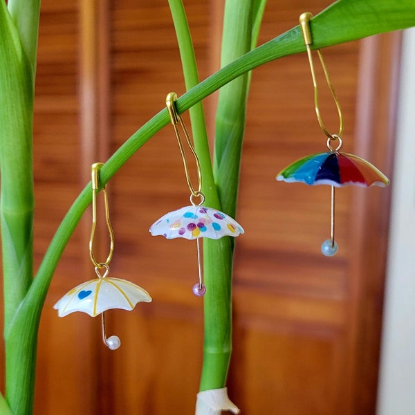 Plant Charm. Hanging Umbrella. Hang on plant stem secured by gourd pin.  For Leafy Plants.  Plant lovers, accessories Super cute plant charm