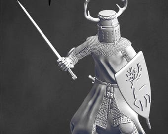 Könnte beinhalten: Eine 3D-gedruckte Miniatur eines Ritters in Kettenhemdrüstung, der ein Schwert und einen Schild hält. Der Ritter trägt einen Helm mit Geweih und einen Schild mit einem Hirschmotiv. Die Miniatur ist in Grau bemalt.