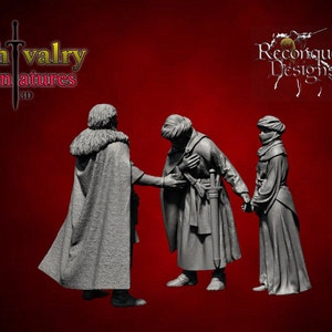 Può includere: Tre miniature stampate in 3D, due in veste e una con un mantello, in piedi su uno sfondo rosso. Le miniature fanno parte di un set chiamato "Chivalry Miniatures 3D". Il testo "Reconquer Designs" è anche visibile nell'immagine.
