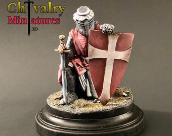 Praying Hospitaller Crusader, 1/72, 28mm, 32mm, 1/35, 54mm, 75mm, 1/16 scale. Resin Northern Crusades Miniatures
