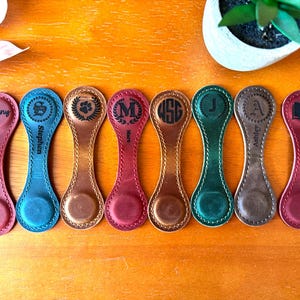 Custom Leather Magnetic Bookmark with Initials, Leather Magnetic Bookmark, Custom Leather Bookmark, Bookmark Personalized, Book Lover Gift