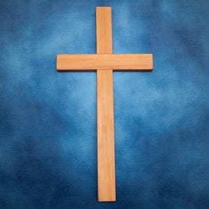 Cruz de madera hecha a mano personalizada. Fabricada en EE. UU./Arte cristiano de pared personalizado/Decoración rústica. Perfecta para bodas, hogares y regalos.