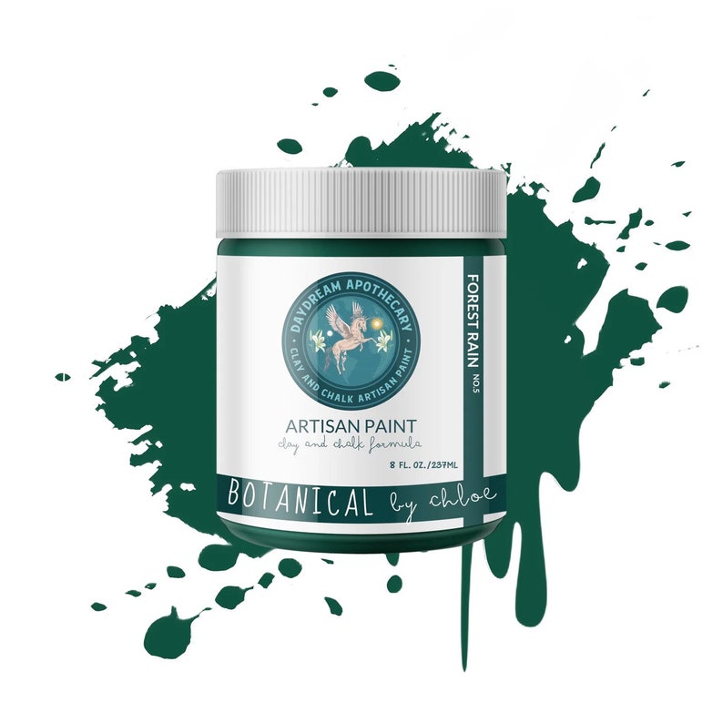 Puede incluir: Un tarro de 237 ml de pintura artesanal de arcilla y tiza Forest Rain No. 5 de Botanical by Chloe. El tarro tiene una etiqueta verde con un unicornio y el texto "Daydream Apothecary Clay and Chalk Artisan Paint".