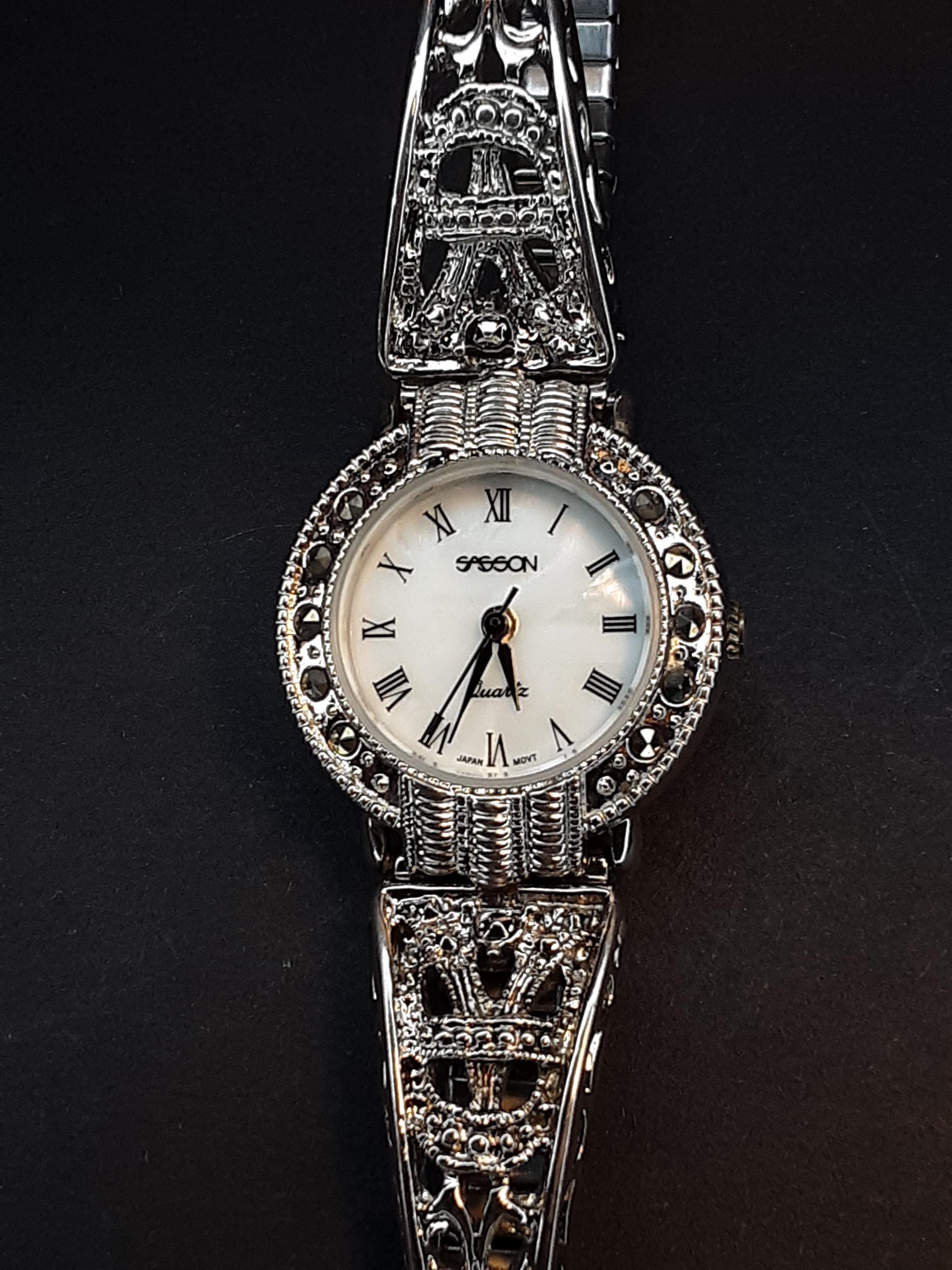 Grandmother\'Buttons Vintage Women\'s Bracelet Watch Both of my grandmothers had a watch .like this and both kept  main image 4