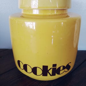Cookie Jar, Mid-Century Modern, Yellow