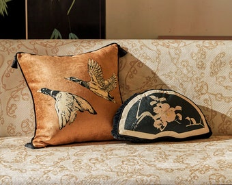 Retro Bird Throw Pillow Cover Brown Block Printed Wild Goose Pillowcase with Tassel Home Sofa Pillow Cover Custom Size Animal Pillowcase