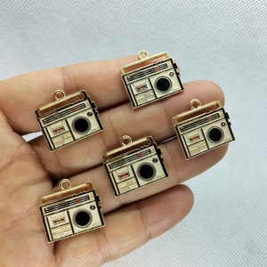 19*21 mm Emaille Radio Charm Cartoon Radio Set Vorm Charms Hanger voor Armband DIY Oorbel Ketting Sleutelhanger Accessoires 10 30 Pcs