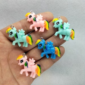 Abalorio de caballo de dibujos animados de 25x36mm, colgante de caballo de arcoíris de Animal de resina para pendientes DIY, collar, fabricación de joyas, accesorios, 10 30 Uds.