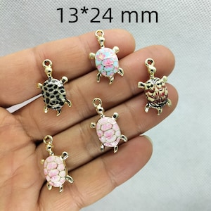 Ciondolo con ciondolo tartaruga animale in smalto oro 13 * 24mm per braccialetto orecchino fai da te collana accessori catena chiave 10 30 pezzi