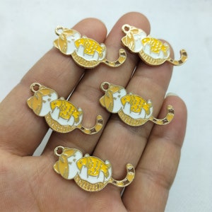 15*32mm Cartoon Cat Charms Gold Enamel Animal Fish Charm Pendant for Bracelet DIY Earring Necklace Jewelry Making 10 30 Pcs