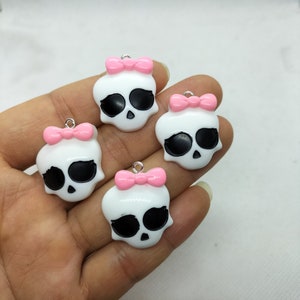 24*28mm Cartoon Charm Hars Charms Hanger voor DIY Oorbel Sieraden Maken Accessoires Materiaal: