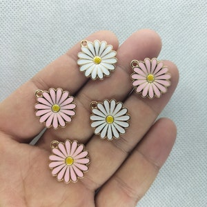 18*21mm Metal Flower Charm Gold Enamel Daisy Floral Charms Pendant for Bracelet DIY Earring Necklace Key Chain Jewelry Accessories 10 30 Pcs
