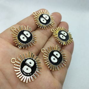 27*28mm Emaille Zwarte Bedel Cartoon Gouden Bedels Hanger voor Armband DIY Oorbel Ketting Sleutelhanger Sieraden Maken Accessoires 10 30 Pcs