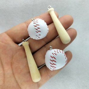 Charme dos desenhos animados beisebol e vara de madeira esportes encantos pingente para diy brinco colar jóias fazendo acessórios material 10 30 peças