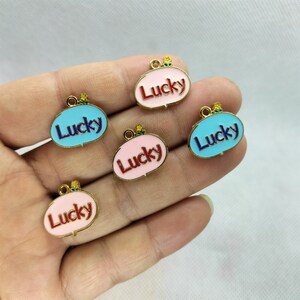 17*19mm cartoon bloem bedels emaille letter geluksbedel hanger voor armband doe-het-zelf oorbel ketting sleutelhanger charme sieraden maken 10-30 stuks
