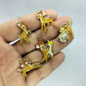 Seria Cartoon Deer Charms Emalia Animal Rabbit Charm Wisiorek do Bransoletki DIY Kolczyki Naszyjnik Breloczek Charm Biżuteria Making 10 30 szt