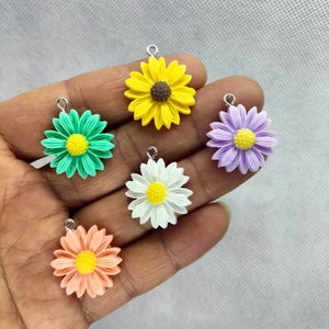 22*25mm Resin Daisy Charm Cartoon Sun Flower Charms Pendant for DIY Earring Necklace Key Chain Jewelry Making Accessories Material