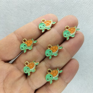 12*17 mm Guld Emalj Djursköldpadda Berlock Tecknad Havssköldpadda Berlocker Hänge för Armband DIY Örhänge Halsband Nyckelring Tillbehör 10 30 St