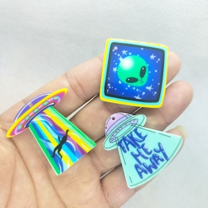 Acrylic UFO Spaceship Charm Cartoon Animal Alien Spacecraft Charms Pendant for DIY Earring Necklace Key Chain Jewelry Making Accessories