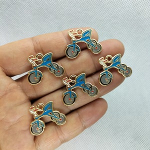19*24 mm Metaal Emaille Driewieler Charm Cartoon Charms Hanger voor Armband DIY Oorbel Ketting Sleutelhanger Sieraden accessoires 10 30 stks