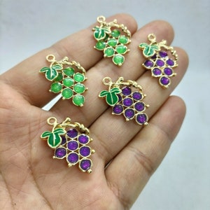 18*27mm Enamel Fruit Charm Green Purple Grape Charms Pendant for Bracelet DIY Earring Necklace Key Chain Jewelry Accessories 10 30 Pcs