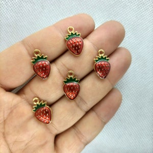 10 * 17mm metalen emaille aardbei bedels cartoon fruit charme hanger voor armband DIY oorbel ketting ketting sieraden maken 10 30 stuks