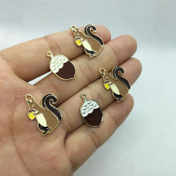 Enamel Cartoon Squirrel Charm Animal Pine cones Charms Pendant for Bracelet DIY Earring Necklace Key Chain Jewelry Accessories 10 30 Pcs