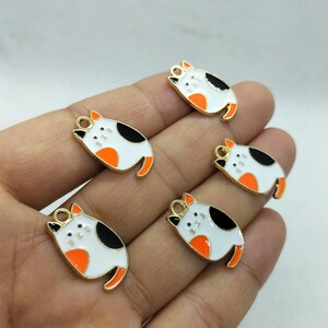 13*23mm Rainbow Enamel Animal Cat Charm Cartoon Kitten Pet Charms Pendant for Bracelet DIY Earring Necklace Key Chain Accessories 10 30 Pcs
