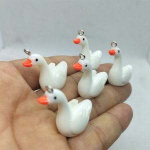 31 * 30mm Résine Canard Charme Dessin Animé Animal Oiseau Charmes Pendentif pour BRICOLAGE Boucle d’oreille Collier Porte-clés Bijoux Fabrication Accessoires Matériel
