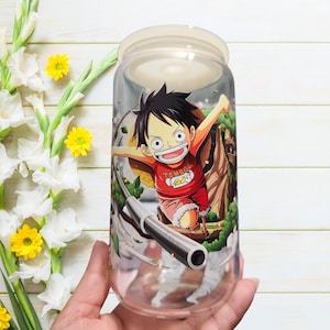 Vasos de vidrio transparente con personajes lindos