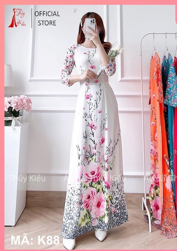 Áo dài nữ nền trắng hoa đào - 女性用アオザイ桃の花白背景  