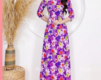 Dit is alles wat je kunt verwachten, Thuy Kieu Ao Dai met kleine paarse bloem op de achtergrond, Ao Dai Viet Nam