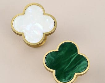 Clover kastknoppen: satijnmessing, ladekastgrepen van hars