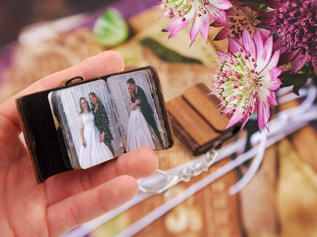 Mini Photo Album Keychain With up to 36 Photos Memory Collection Album ...