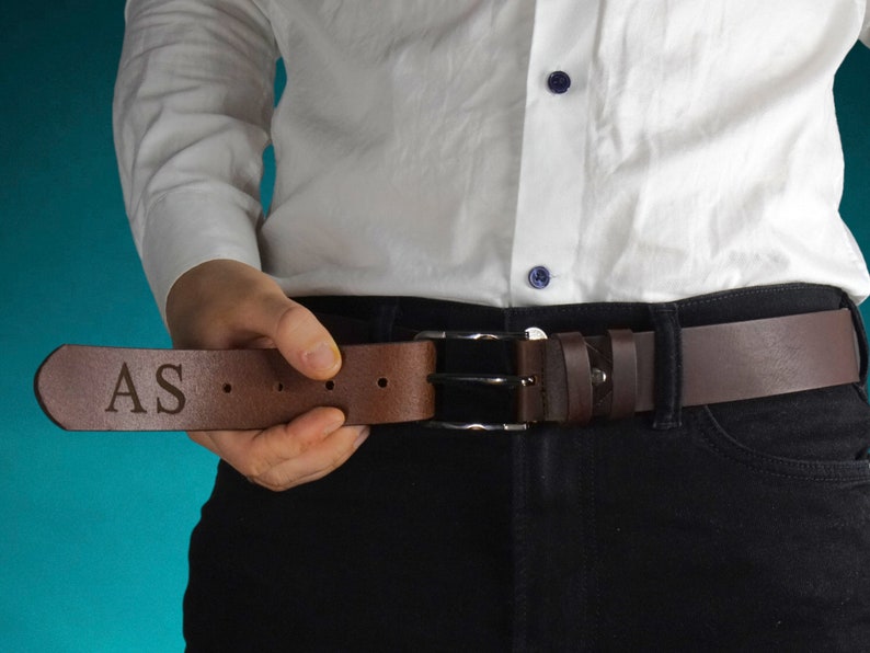 Ceinture en cuir classique personnalisée pour la Saint-Valentin en 6 couleurs, ceinture en cuir avec nom de gravure personnalisé et message secret, cadeau pour lui image 1