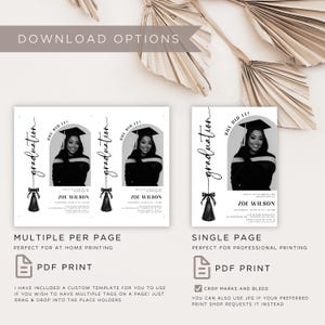 Op de afbeelding: Afstudeeraankondigingssjabloon met een foto van een afgestudeerde in toga en baret. Het ontwerp bevat de tekst "She Did It!" en "Graduation" in elegant schrift. Opties voor PDF-afdrukken met meerdere of enkele pagina's zijn beschikbaar.