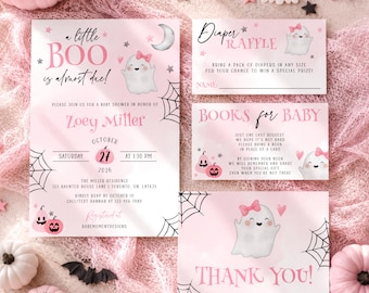 Pode incluir: Um conjunto de convites para chá de bebê rosa com um fantasma com laço rosa, teias de aranha e estrelas. O texto diz A little BOO is almost due, Diaper Raffle, Books for Baby e Thank You, com detalhes do evento para Zoey Miller em 27 de outubro.