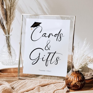 Bord voor afstudeerkaarten en cadeaus, bord voor 2026 afstudeerfeest, bord voor afstudeerkaartdoos, afdrukbaar bord voor afstudeertafel, canvassjabloon afbeelding 1