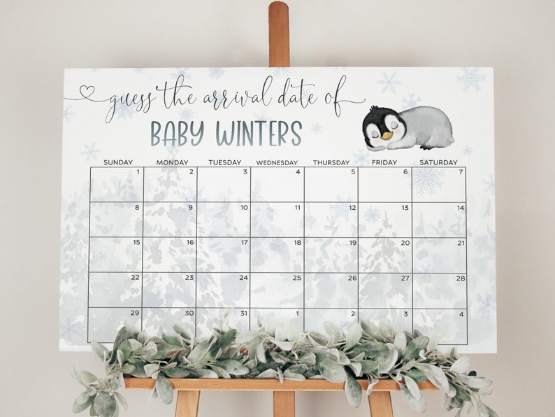 K&ouml;nnte beinhalten: Ein wei&szlig;er Kalender mit einem blauen und wei&szlig;en Schneeflockenmuster. Der Kalender tr&auml;gt den Titel "Erraten Sie das Ankunftsdatum von Baby Winters". Der Kalender hat eine Pinguin-Illustration in der oberen rechten Ecke.