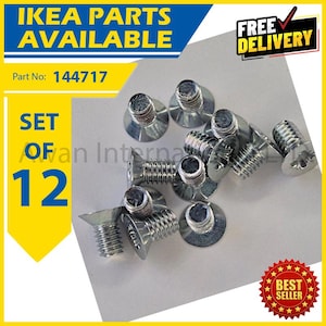 Könnte beinhalten: Ein Set aus 12 silberfarbenen Metallschrauben mit flachen Senkköpfen und Gewindeschäften. Die Schrauben sind in einer Gruppe angeordnet und zeigen ihre metallische Oberfläche und Struktur. Das Bild enthält den Text IKEA PARTS AVAILABLE, Part No: 144717, und SET OF 12.