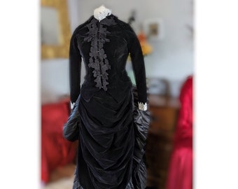 Black Velvet Victorian Gothic Dress, Victorian  Bustle Dress, Victorian costume, Steam Punk dress, Halloween Dracula Dress