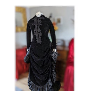 Black Velvet Victorian Gothic Dress, Victorian  Bustle Dress, Victorian costume, Steam Punk dress, Halloween Dracula Dress