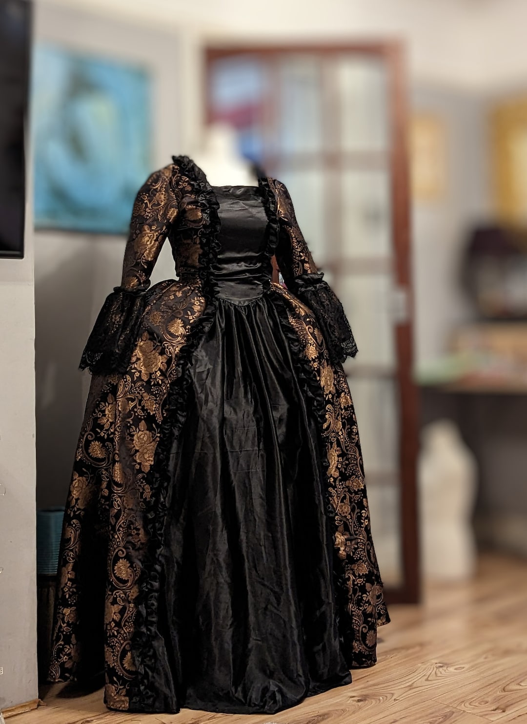 Exquisite Venetian Costume: Alluring Satin and Dramatic Design for ...