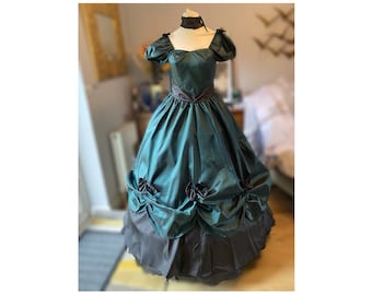 Victorian dress in green satin ideal gothic dress