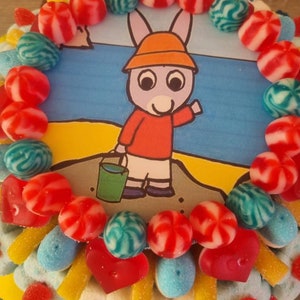Gâteau de bonbons Trotro Anniversaire disque cartonné enfant personnalisé fait main 3 étages