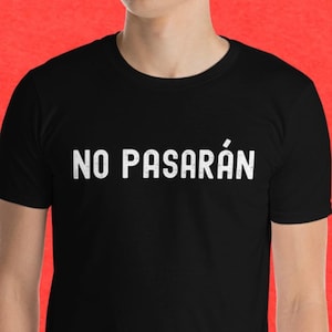 No Pasarán Spanish Anti-Fascism Slogan In Distressed Font Short-Sleeve Unisex T-Shirt