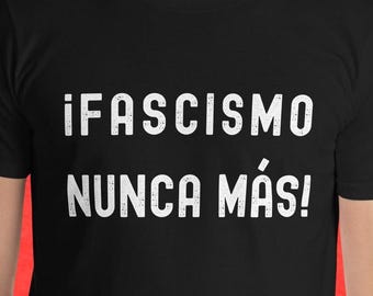 Fascismo nunca más! Spanish Anti-Fascism Slogan In Distressed Font Short-Sleeve Unisex T-Shirt